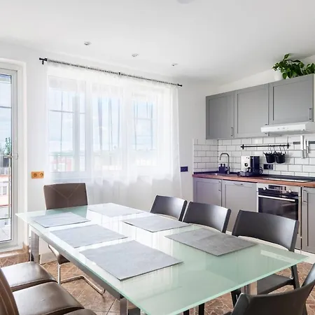 Huge 5 Bedrooms Near Castle Appartement *