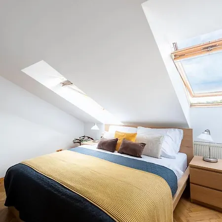 Huge 5 Bedrooms Near Castle Appartement Praag